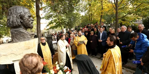 Dezvelirea bustului scriitorului a avut loc la Cimitirul Central din Capitală