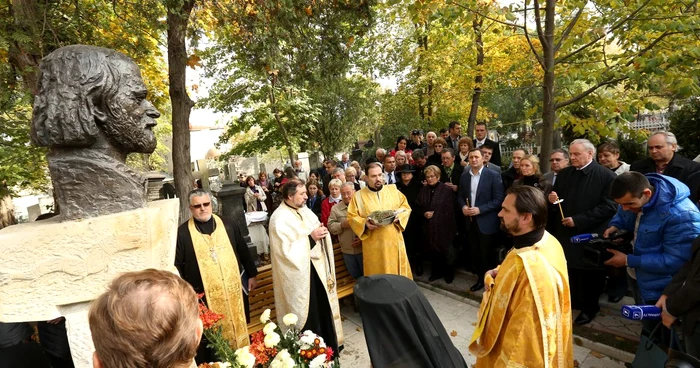 Dezvelirea bustului scriitorului a avut loc la Cimitirul Armenesc din Capitală