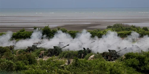 Obuziere M109 in timpul unui exercitiu FOTO EPA EFE jpg