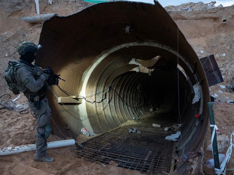 Zeci de combatanți Hamas, blocați în tunelurile din Gaza. Armata israeliană a început să le distrugă