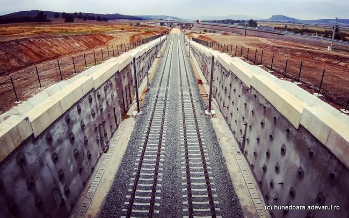 Ieşirea din tunelul Turdaş. FOTO: Daniel Guţă. ADEVĂRUL.