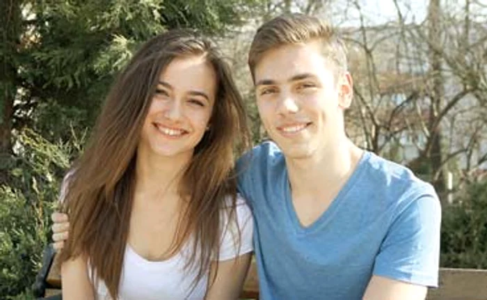 După ore, Maria şi Vlad (17 ani) au ieşit la o promenadă în parcFoto: Florin Şuler