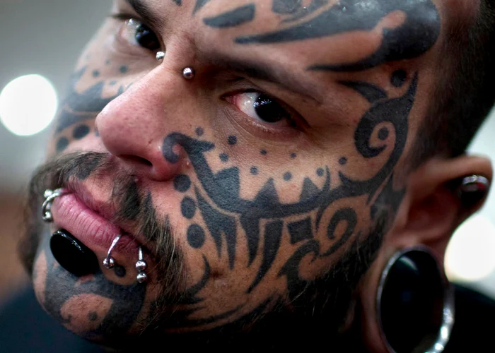 Cel mai tatuat şi mai modificat om din lume, Emilio Gonzalez