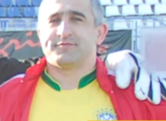 Nicolae Stelian, într-o imagine cu echipa de fotbal, înainte de a fi arestat. Foto Adevărul