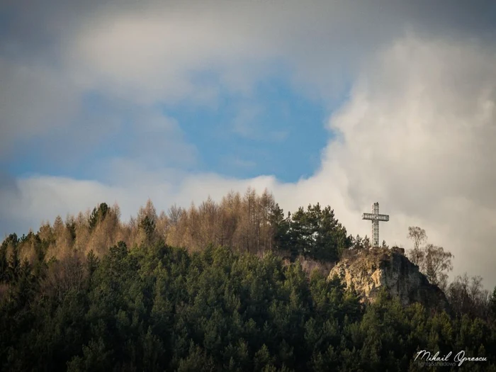Crucea lui Mihai Viteazul de pe "Colţul Albinei" Foto Mihai Oprescu Facebook Argesul de Poveste