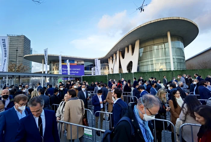 Centru expozitional Fira Barcelona MWC 2022 coada taxi FOTO Adrian Pogîngeanu