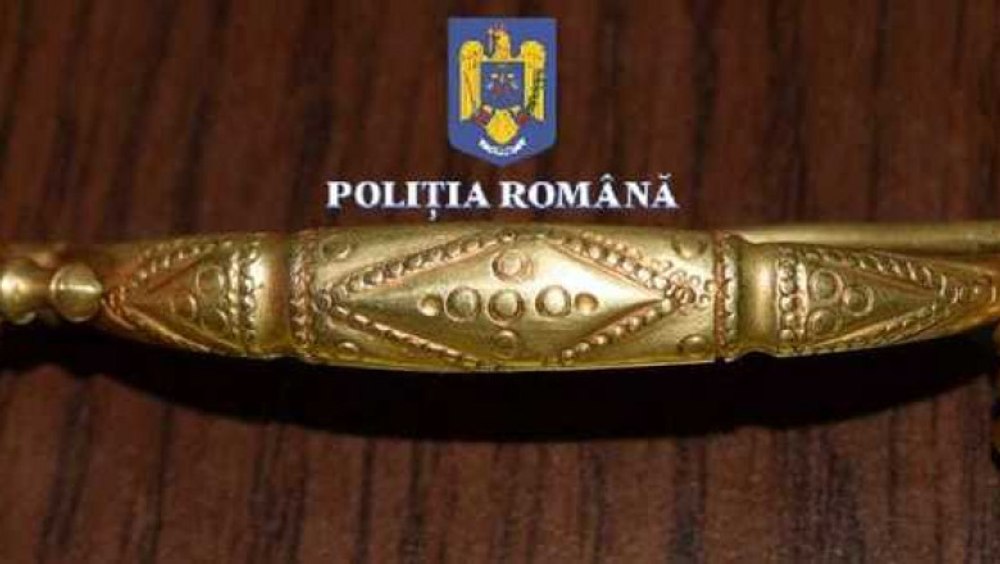 O broșă din aur care face parte din patrimoniul cultural, scoasă la vânzare pe internet. Suma uriașă la care este estimată