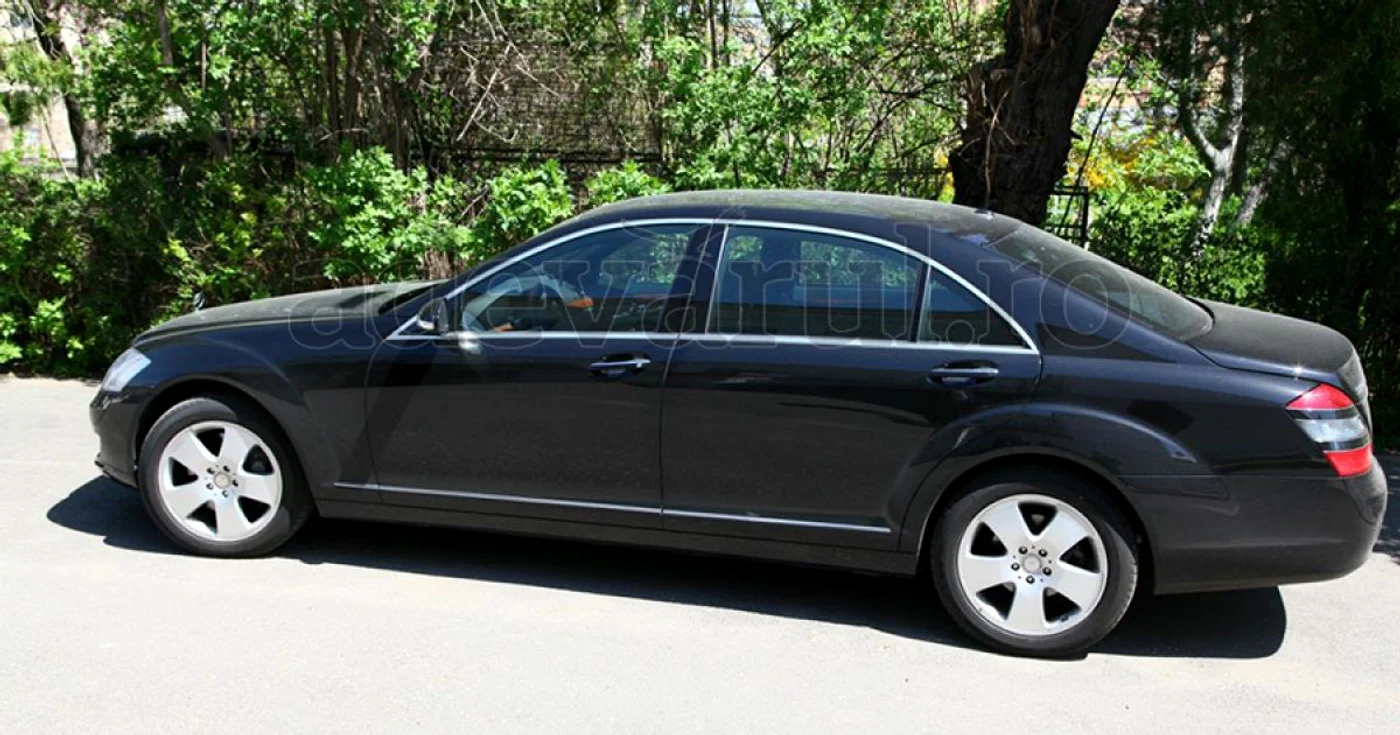 Imagini cu limuzina fostului arhiepiscop apar pe un site de vânzări auto   FOTO: Autovit.ro