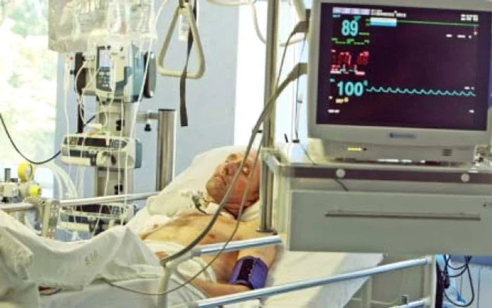 Terapia Intensivă, locul unde viaţa pâlpâie pe un monitor