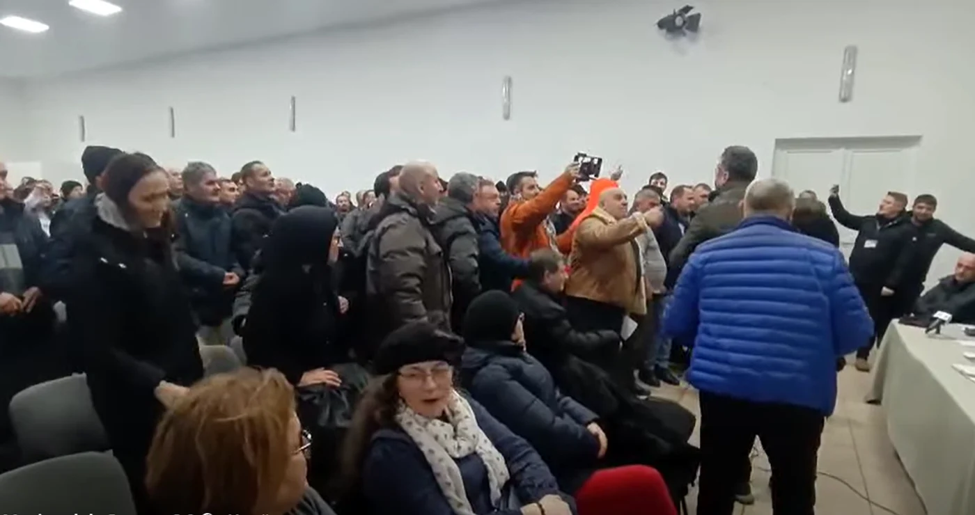  Discuțiile au degenerat în scandal la Salcea. FOTO Captură video TikTok Monitorul de Suceava