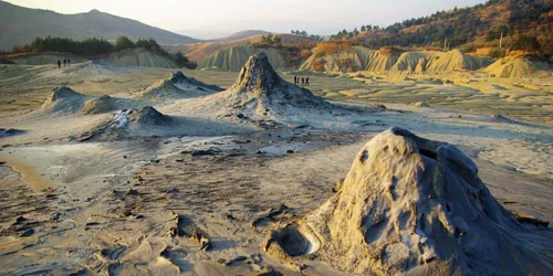 vulcanii noroiosi foto FB descopera buzaul jpg