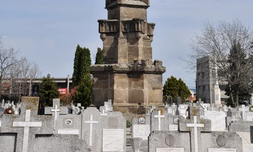 Decapitări, excluderi, demolări jpeg