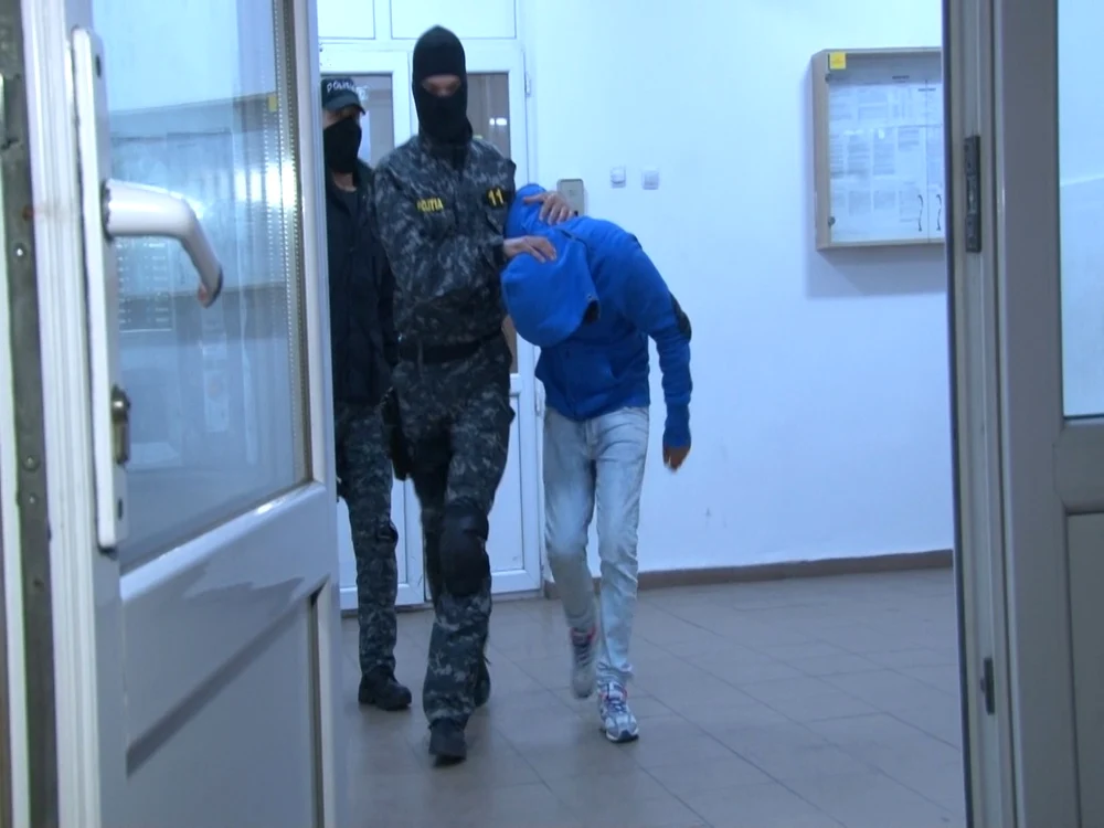 O femeie a fost răpită din curte şi violată în pădure de patru indivizi. FOTO Arhivă Adevărul