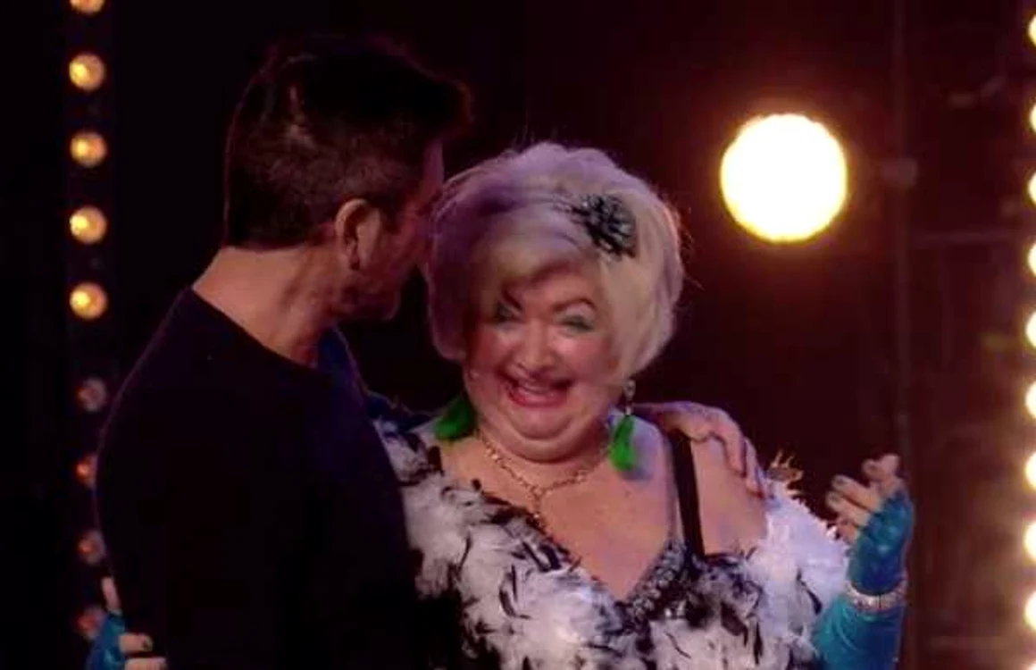 Simon Cowell a devenit „intim“ cu românca Lili Davies FOTO Captură video