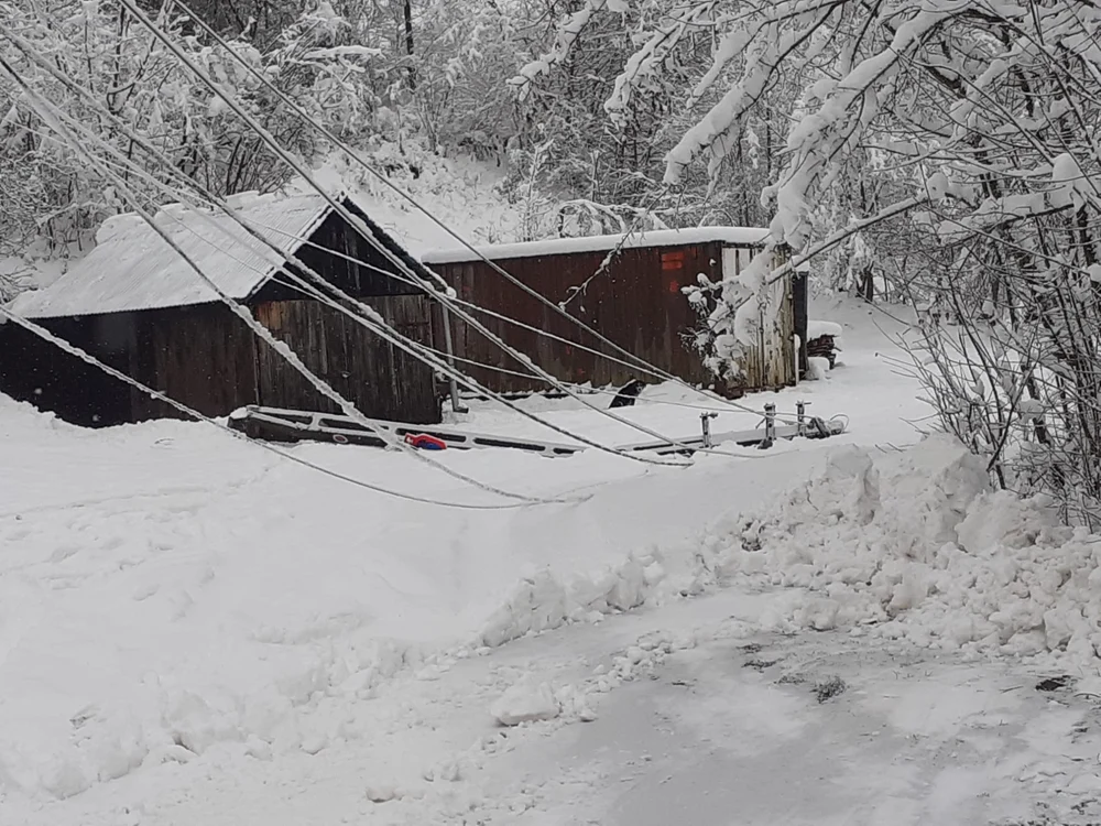 Stâlp de energie electrică prăbușit la Roșia Montană FOTO Viorel Morariu