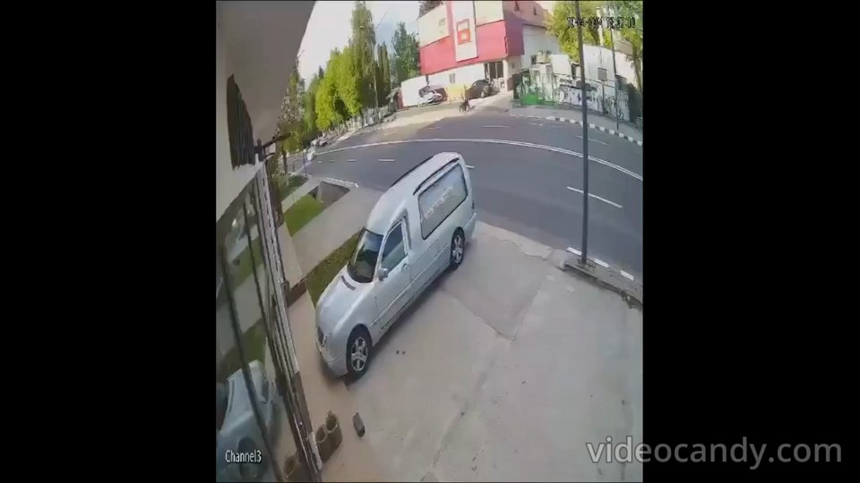 Legea Anastasia aplicată unui șofer-pericol public. Filmare cu impact! Legea Anastasia aplicată unui șofer-pericol public. Filmare cu impact!