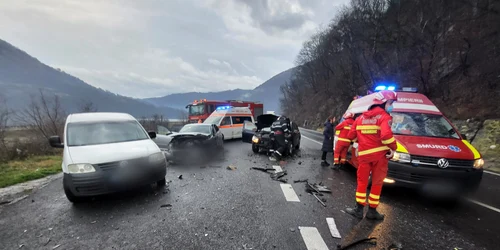 Accident rutier pe Valea Oltului la Câineni Vâlcea cu opt victime printre care doi copii Foto Sebastian Stoica jpeg
