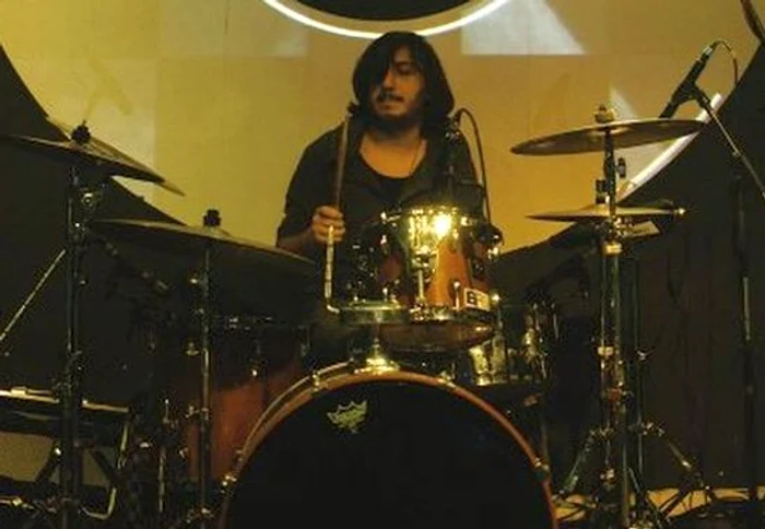 
    Tudor D. Popescu, pe scena clubului Colectiv într-un concert din luna februariefoto: Claudiu Popescu  