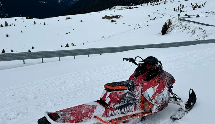 Stratul de zăpadă care acoperă Transalpina are dimensiuni mai mici Foto: Mărioara Babu