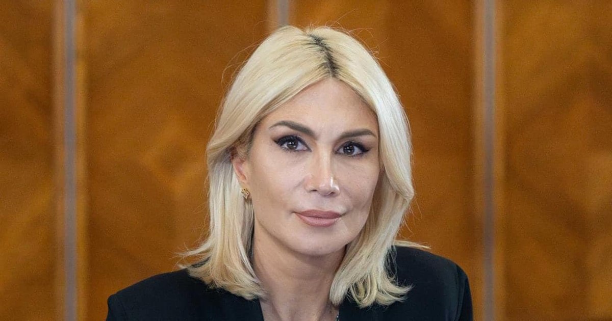 „Nu e despre modă, e dispreț profund față de femei”. Raluca Turcan sare în apărarea Oanei Țoiu, criticată pentru cum se îmbracă