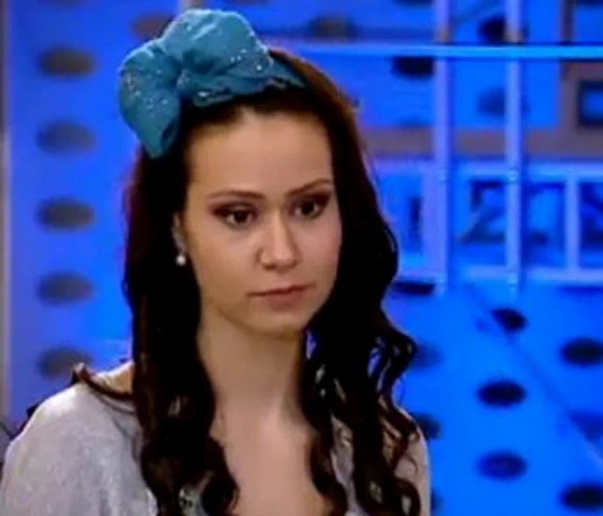
    Andreea Moldovan este căsătorită cu DJ Optick, cei doi având împreună şi o fetiţă  