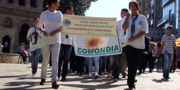 Pteşti: Ziua Mondială a Curăţeniei sărbătorită cu o acţiune de ecologizare