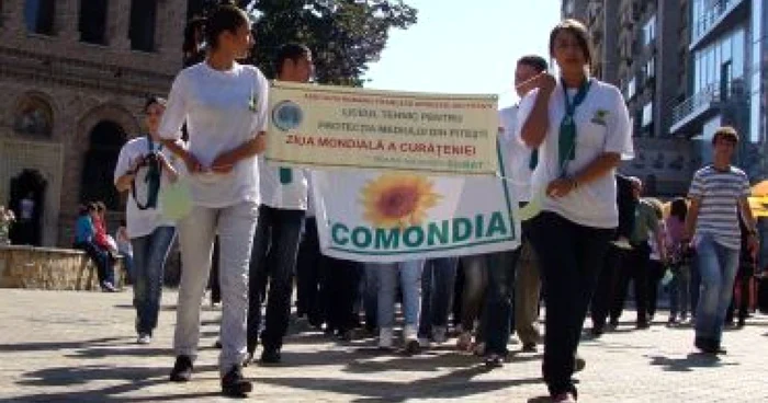Pteşti: Ziua Mondială a Curăţeniei sărbătorită cu o acţiune de ecologizare