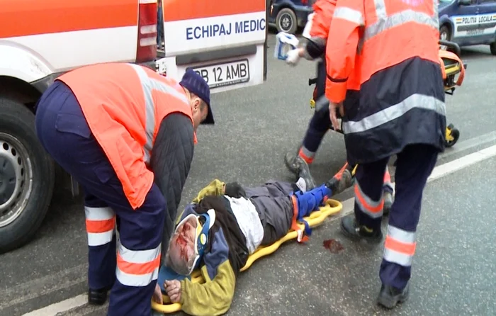 Victima este internată la Spitalul Judeţean din Târgovişte, în stare de comă