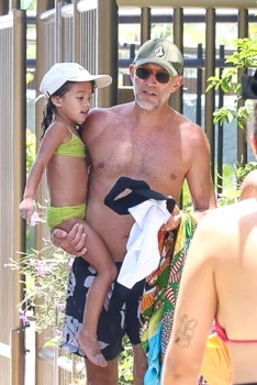 Vicent Cassel cu familia in vacanta  Foto Profimedia (1) jpg