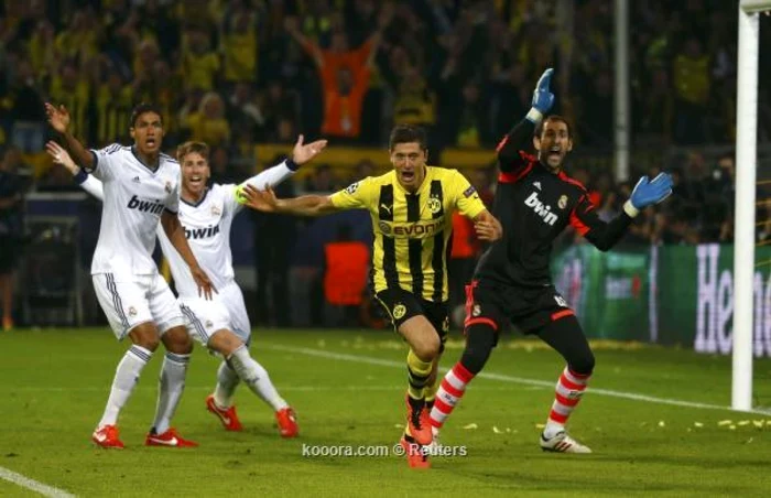 Lewandowski a marcat de patru ori cu Real. FOTO: Reuters