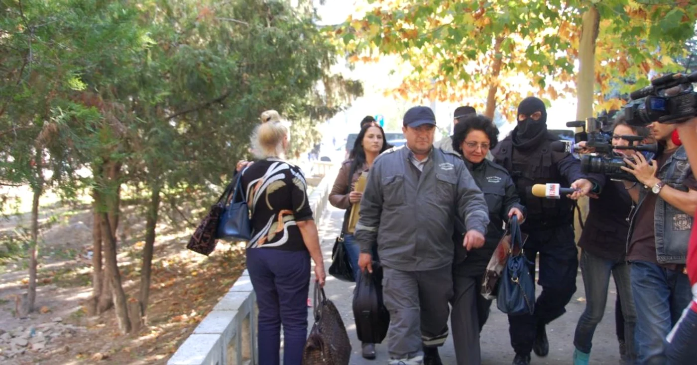 Un număr de 32 de vamşi au fost aduşi la audieri FOTO:adevarul