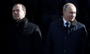 Dmitri Medvedev si Vladimir Putin FOTO EPA-EFE