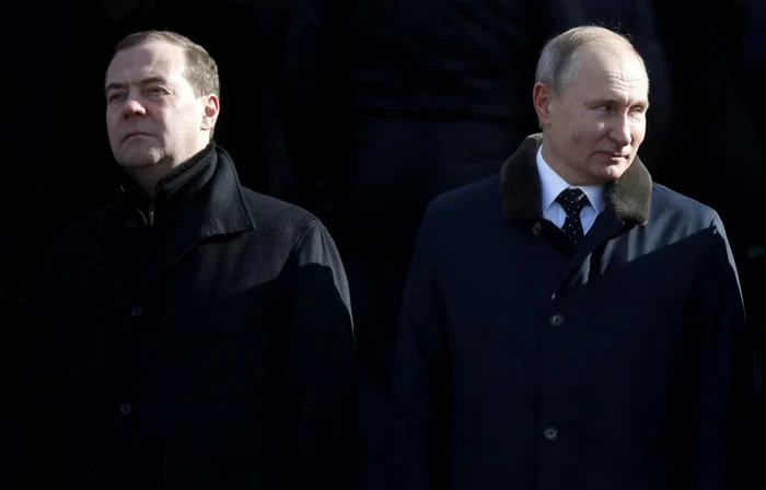 Dmitri Medvedev şi Vladimir Putin FOTO EPA-EFE