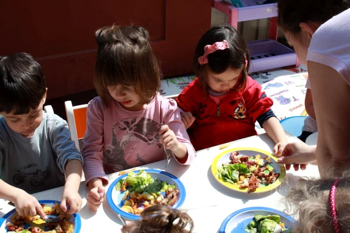 Tripleţii Nicoletei Luciu au ieşit la grătar. (Foto: Agenţia de Presă Mondenă)
