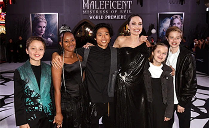 Angelina Jolie, alături de copiii ei Pax Thien (18 ani), Zahara (17 ani), Shiloh (15 ani), Knox şi Vivienne (ambii de 13 ani)Foto: Getty Images