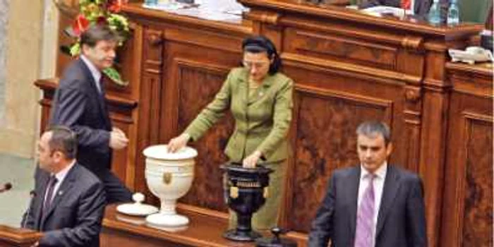 Rezultatul votului secret a arătat că senatorul Voicu a avut ciudat de mulţi susţinători