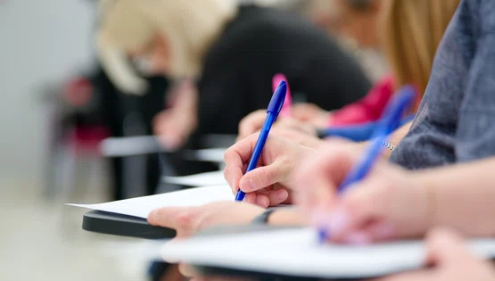 Examen - elevi- scoala FOTO Shutterstock