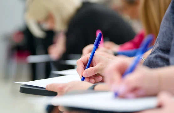 Examen - elevi- scoala FOTO Shutterstock 