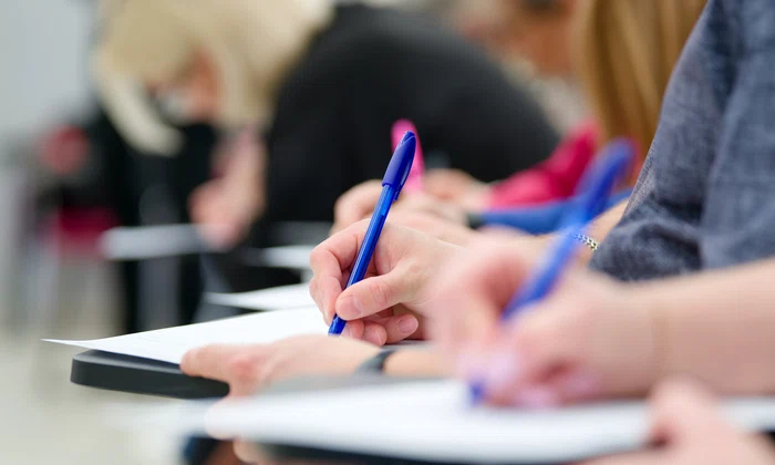 Examen - elevi- scoala FOTO Shutterstock 