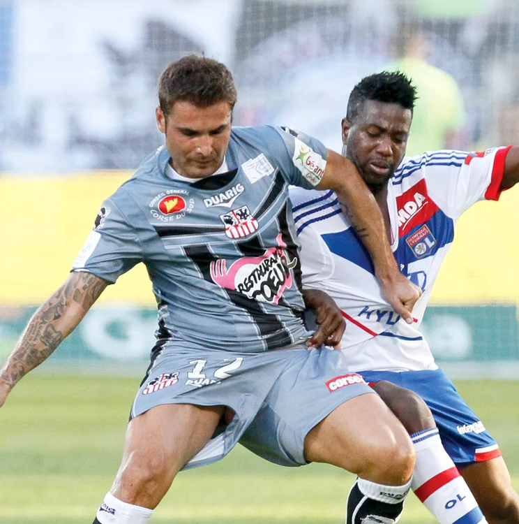 
    Adi Mutu a jucat 30  de minute pentru  Ajaccio şi deja se  crede cel mai tare fotbalist din Franţa  