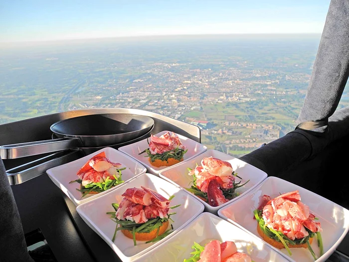 Clienţii sunt încântaţi de privelişte... 