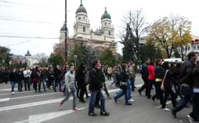 Studenţii vor împărţi pliante