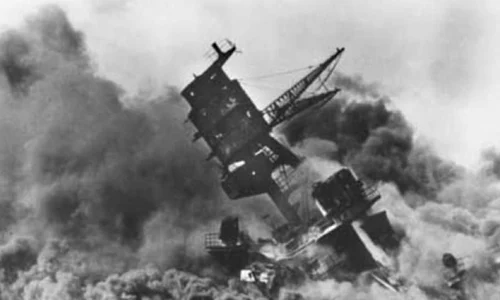 Supraviețuitorii de la Pearl Harbor se întorc, pentru ultima dată, pe navele lor jpeg