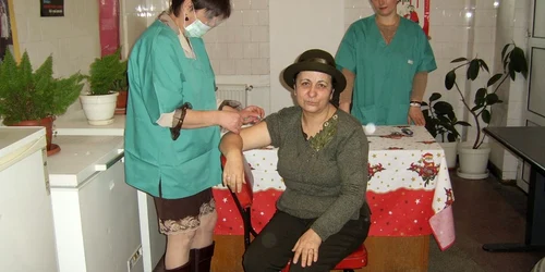 Elena Ciocănea a fost printre primii piteşteni care s-au vaccinat la centrul de la DSP