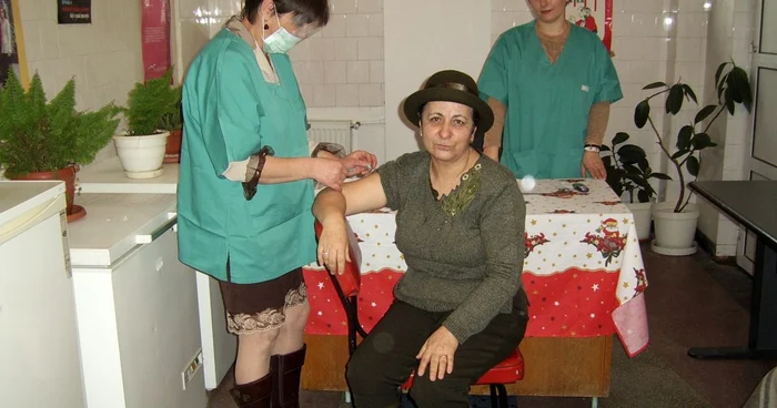 Elena Ciocănea a fost printre primii piteşteni care s-au vaccinat la centrul de la DSP