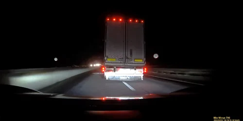 Șicanare periculoasă în trafic pe Valea Oltului în zona Boița Sibiu Foto captură video FB Iacob Gabriel jpg