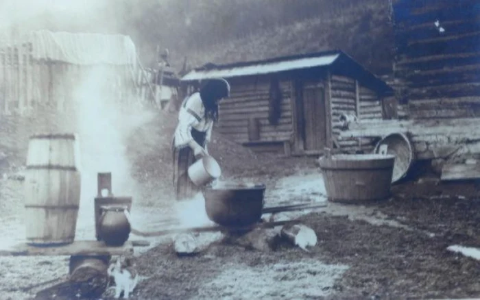 Gospodărie din Neamţ în perioada interbelică FOTO: Adolphe A. Chevallier (colecţia Constantin Horghidan)