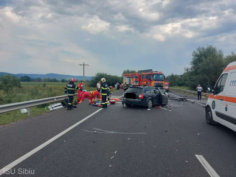 Un tânăr de 19 ani a murit în urma unui accident ce a avut loc pe centura Avrig. Alte trei persoane, rănite