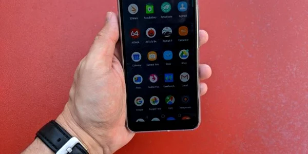 Digi K1 smartphone mid-range FOTO Adrian Pogîngeanu
