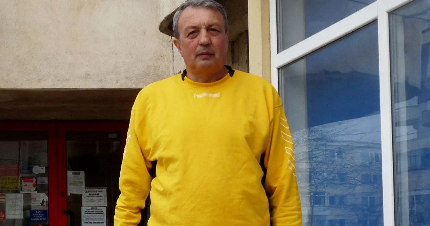 Profesorul Giorge Dumitru îşi începe ziua în grădină